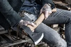 Autine Bushman, Hand Forged Axe -Camp Chefs Butik AT BUSHMAN 09 autine at bushman 08 sfeerfoto