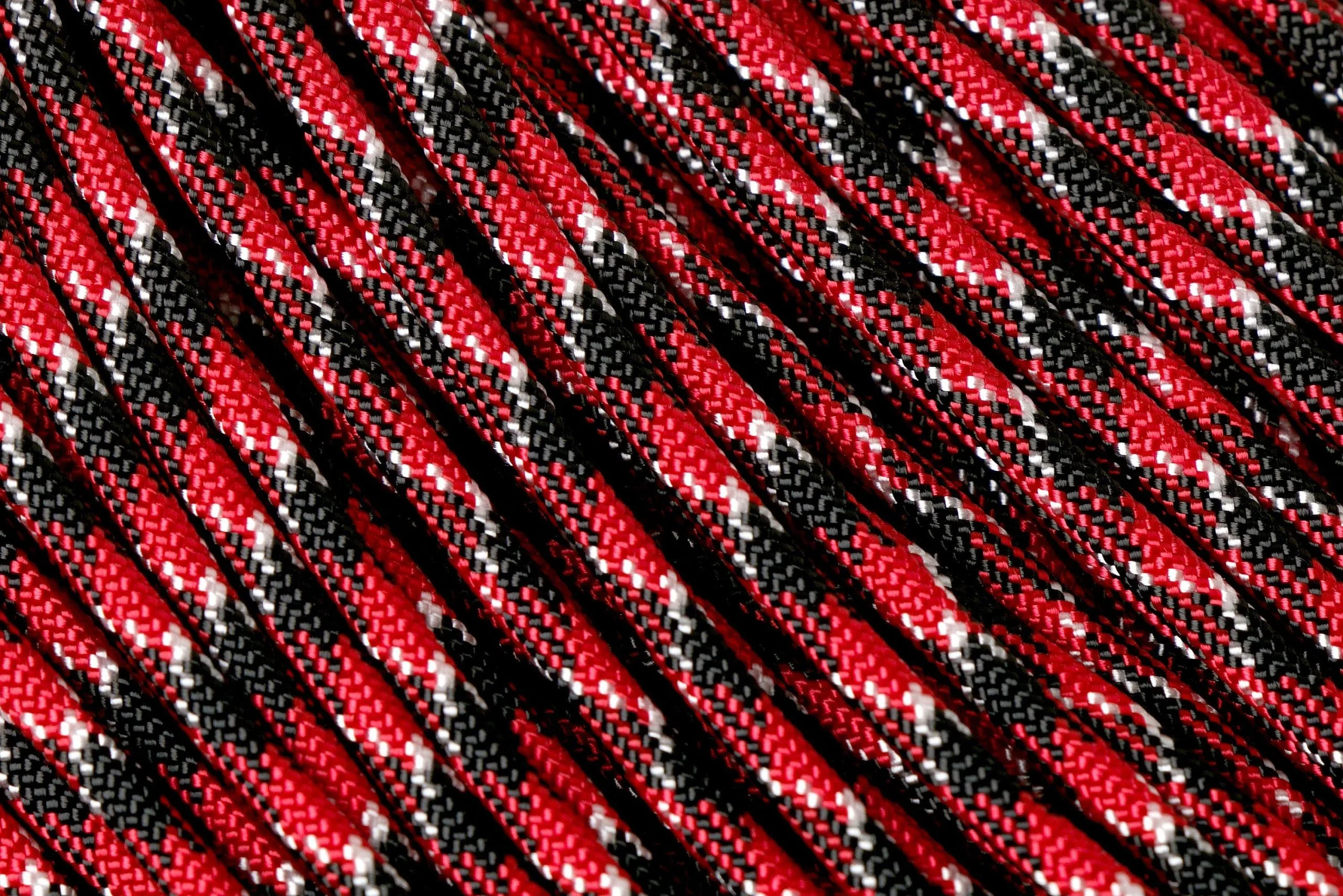 Knivesandtools 550 Paracord Type III, Colour: Biters, 100 Ft (30.48 M) 3 Knivesandtools 550 Paracord Type III, Colour: Biters, 100 Ft (30.48 M)