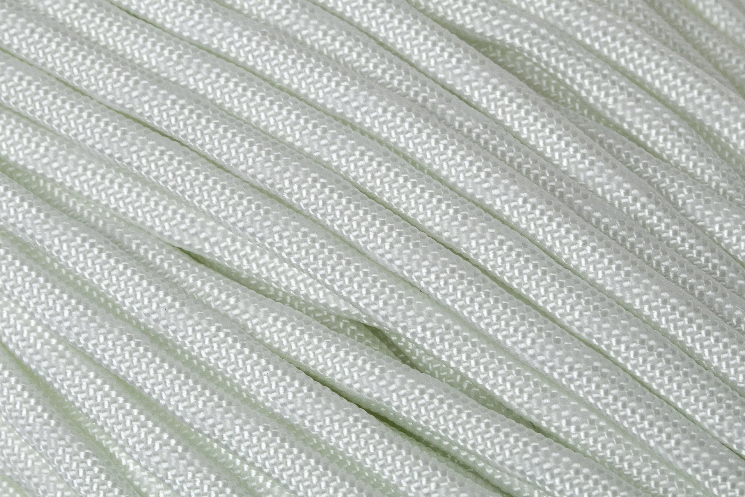 Knivesandtools 550 Paracord Type III, Colour: White W/ Glow In The Dark, 100 Ft (30.48 M) 3 Knivesandtools 550 Paracord Type III, Colour: White W/ Glow In The Dark, 100 Ft (30.48 M)