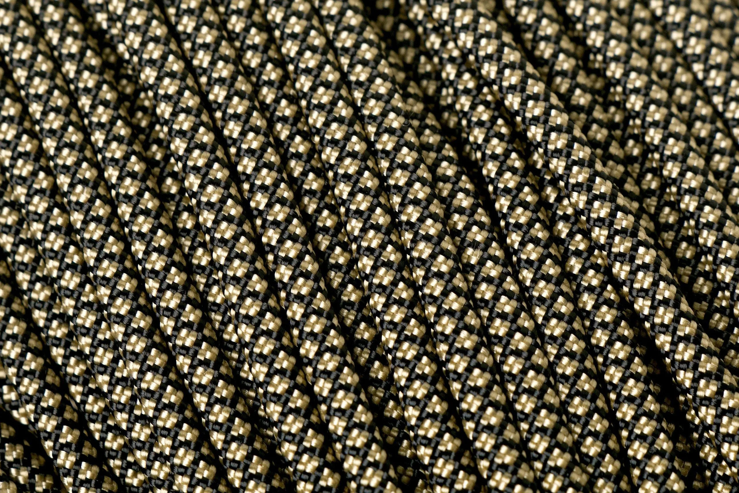 Knivesandtools 550 Paracord Type III, Colour: Gold Diamonds, 100 Ft (30.48 M) 3 Knivesandtools 550 Paracord Type III, Colour: Gold Diamonds, 100 Ft (30.48 M)