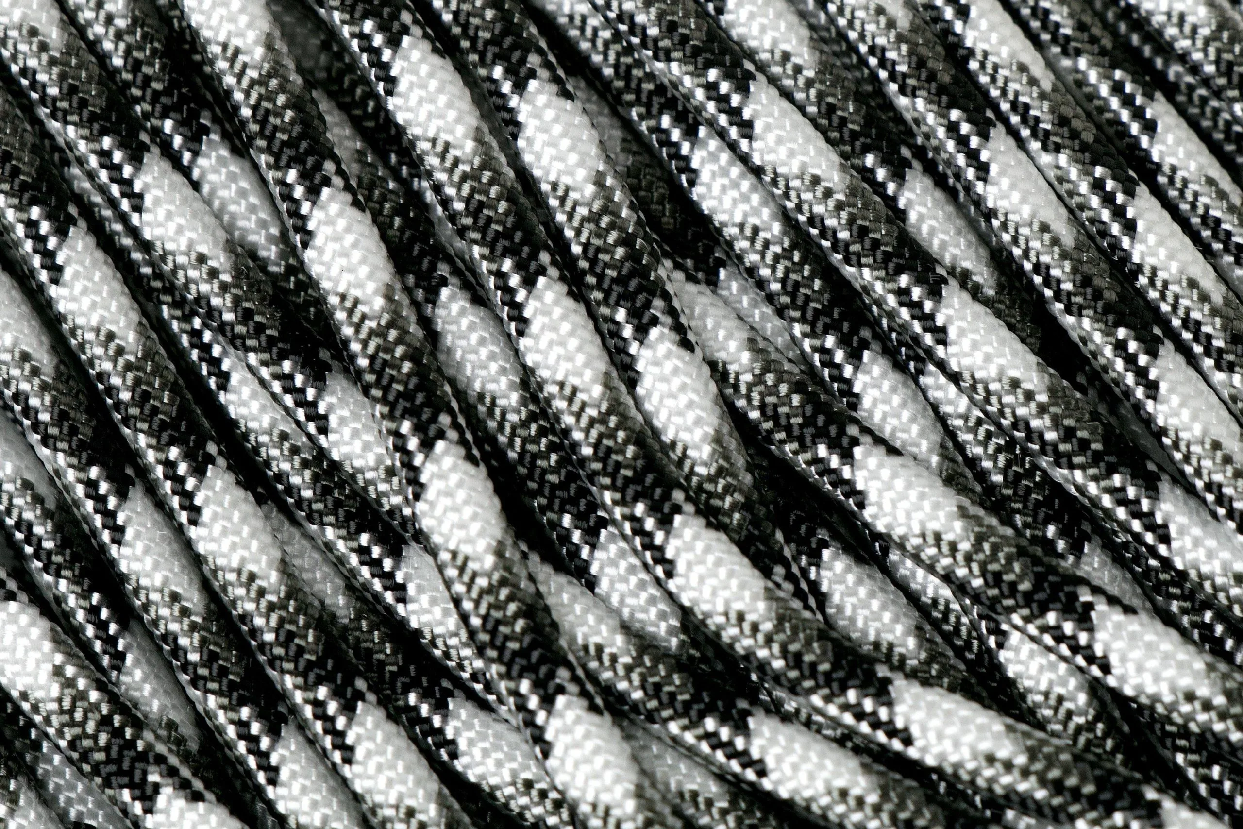 Knivesandtools 550 Paracord Type III, Colour: Urban Camo, 100 Ft (30.48 M) 3 Knivesandtools 550 Paracord Type III, Colour: Urban Camo, 100 Ft (30.48 M)