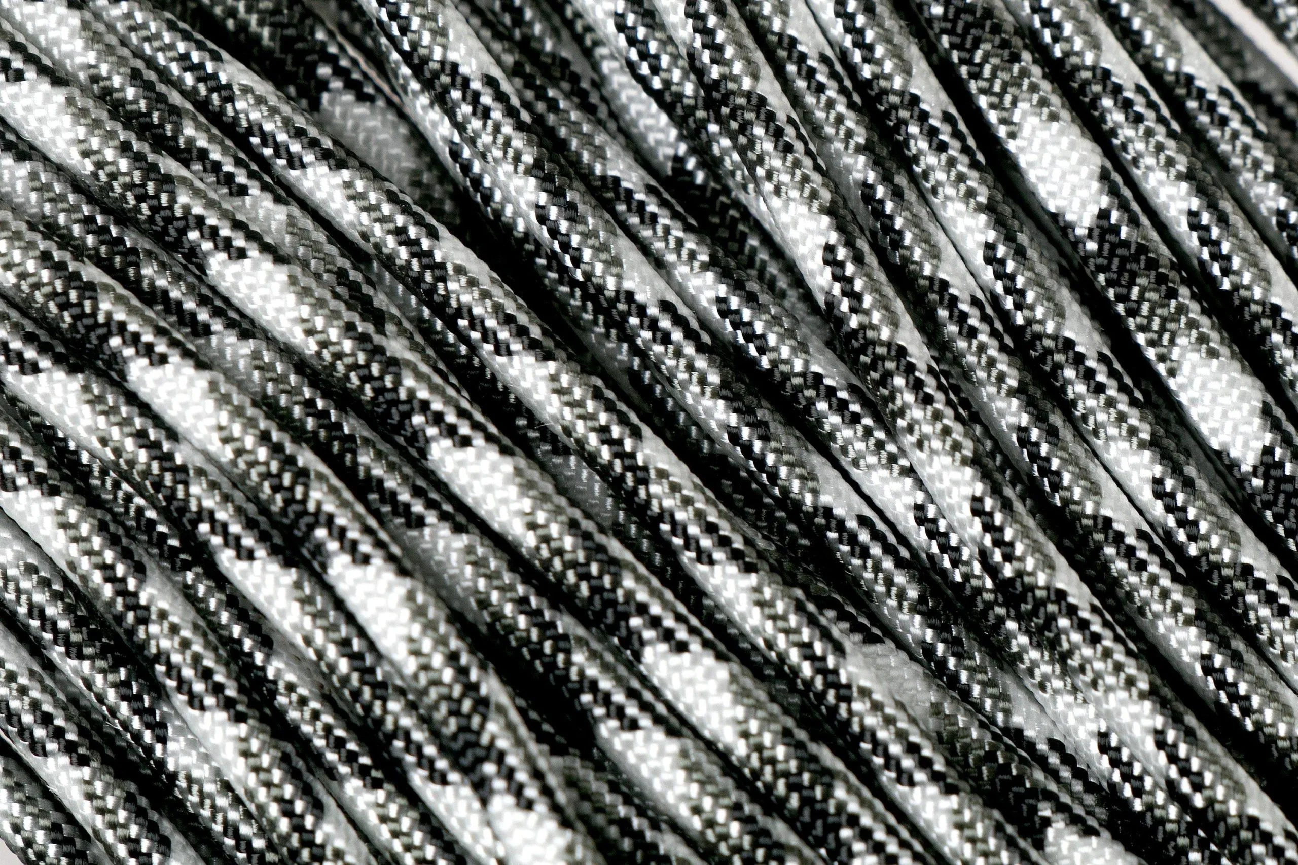 Knivesandtools 550 Paracord Type III, Colour: Urban Camo, 50 Ft (15.24 M) 3 Knivesandtools 550 Paracord Type III, Colour: Urban Camo, 50 Ft (15.24 M)