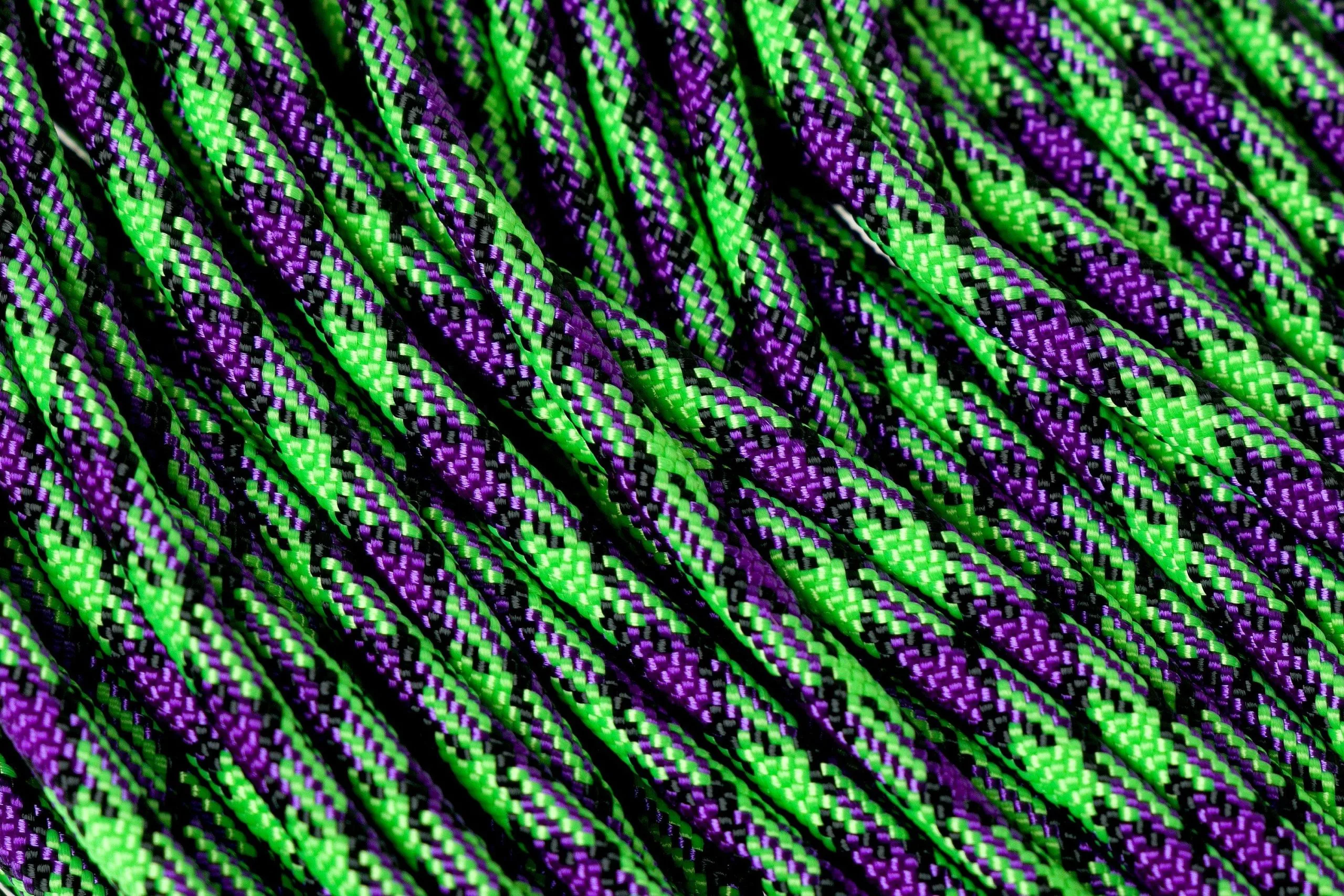 Knivesandtools 550 Paracord Type III, Colour: Zombie, 50 Ft (15.24 M) 3 Knivesandtools 550 Paracord Type III, Colour: Zombie, 50 Ft (15.24 M)