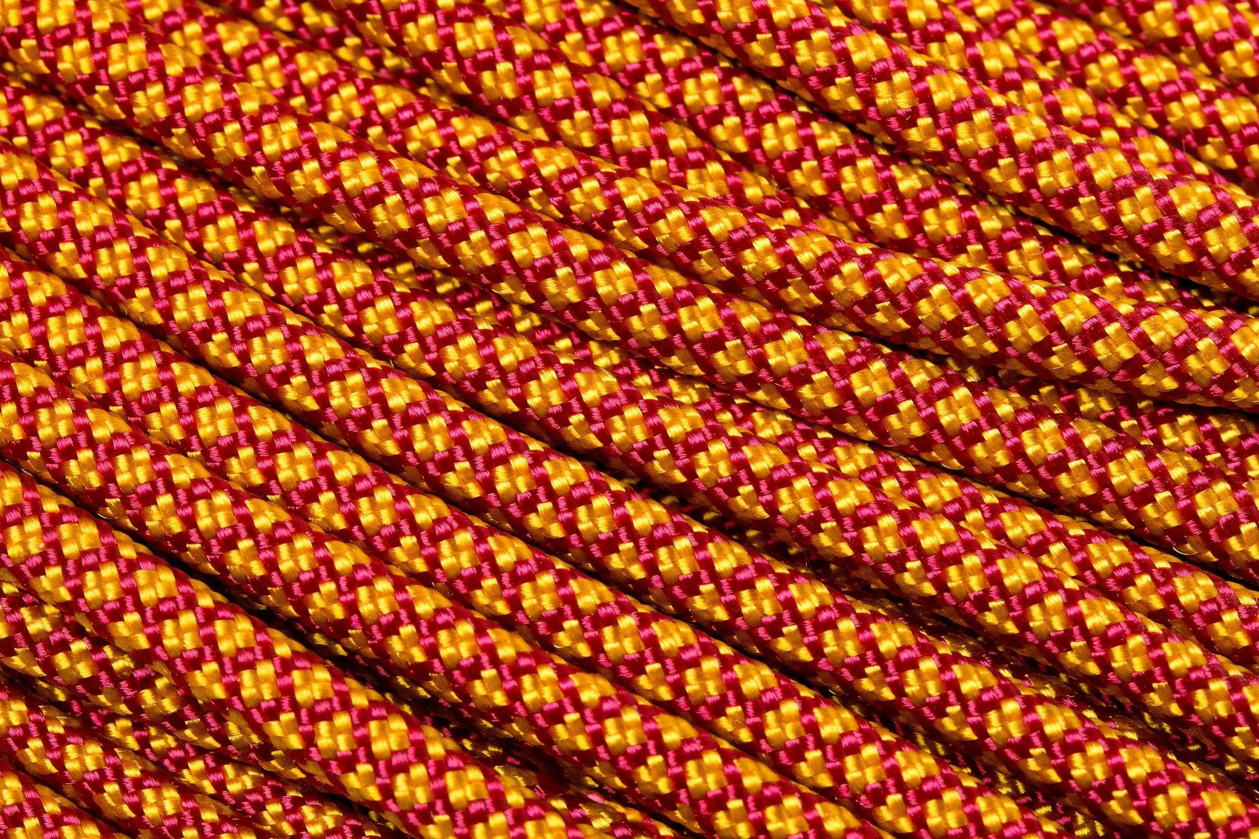 Knivesandtools 550 Paracord Type III, Colour: Burgundy Goldenrod Diamond, 25 Ft (7.62 M) 4 Knivesandtools 550 Paracord Type III, Colour: Burgundy Goldenrod Diamond, 25 Ft (7.62 M) - Billede 2