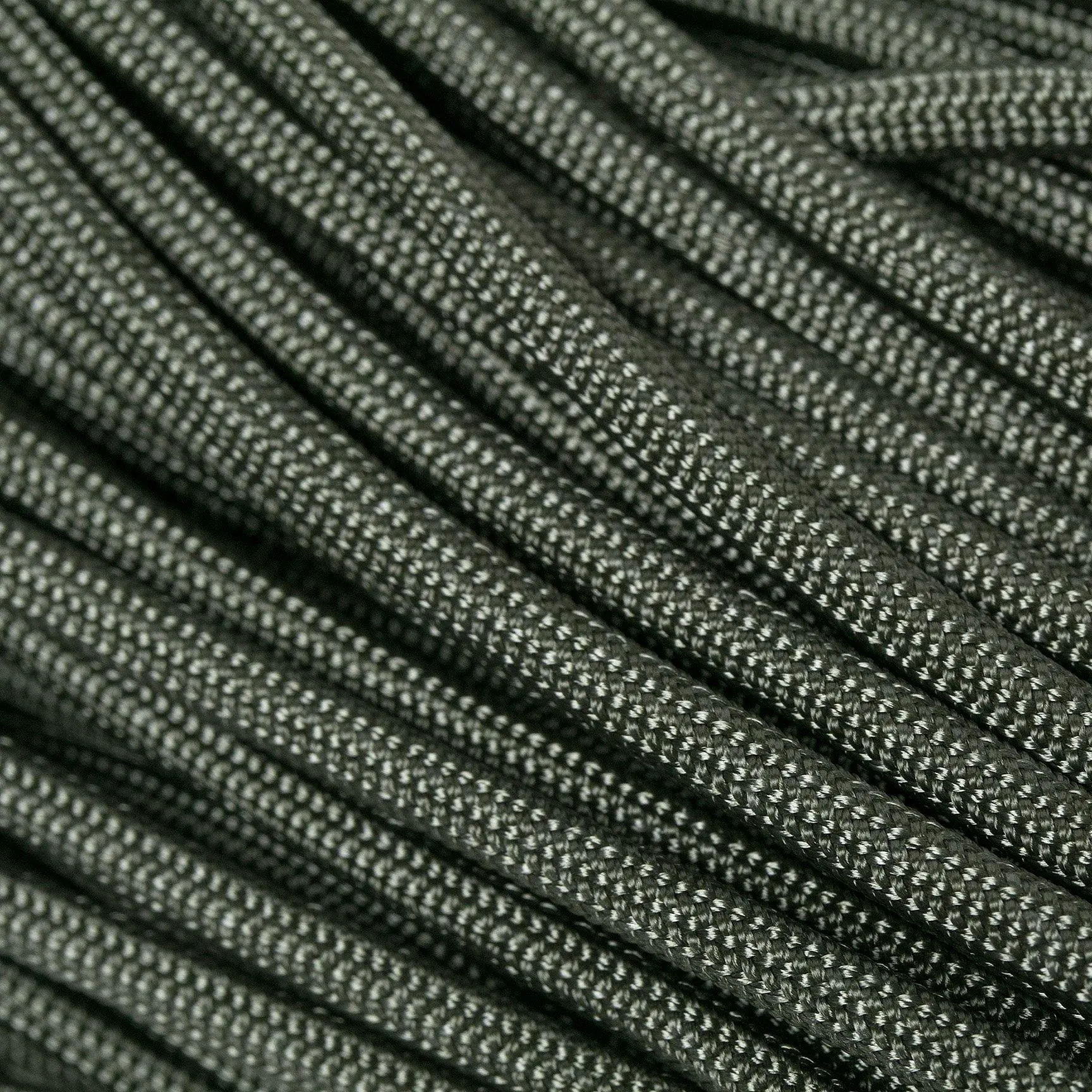 Knivesandtools 550 Paracord Type III Military Spec RG1167H, Foliage, 100 Ft (30.48 M) 3 Knivesandtools 550 Paracord Type III Military Spec RG1167H, Foliage, 100 Ft (30.48 M)